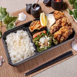 烤鸡肉串店的鸡肉便当