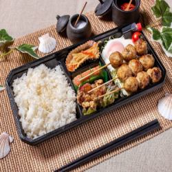 自制木炭肉丸便当