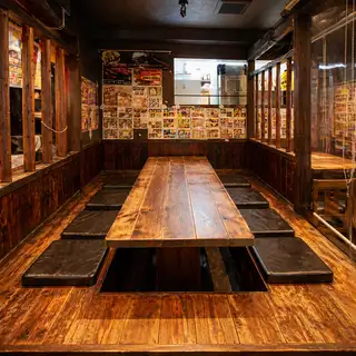 掘りごたつ席完備！足を伸ばしてくつろげる空間で、宴会や飲み会に最適です。