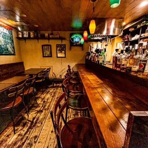 ゆったりと、とっておきの時間を過ごせる店内