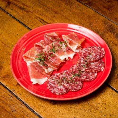 おつまみメニューもお食事もしっかりと！