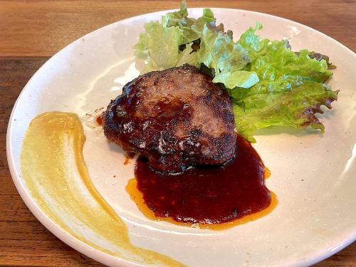 Hamburger steak (100% Wagyu beef with demi-glace sauce)