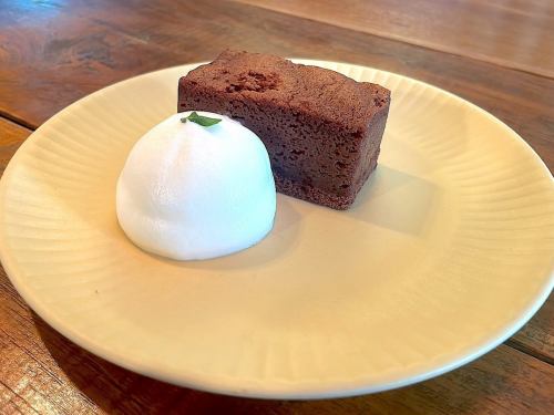 baked chocolate cake