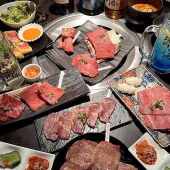 【飲み放題付き】ココロの贅沢な牛タンや希少部位を食べ比べ★コース14品　8000円