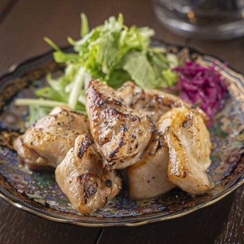 鶏の旨みを引き出す丁寧な焼き加減!