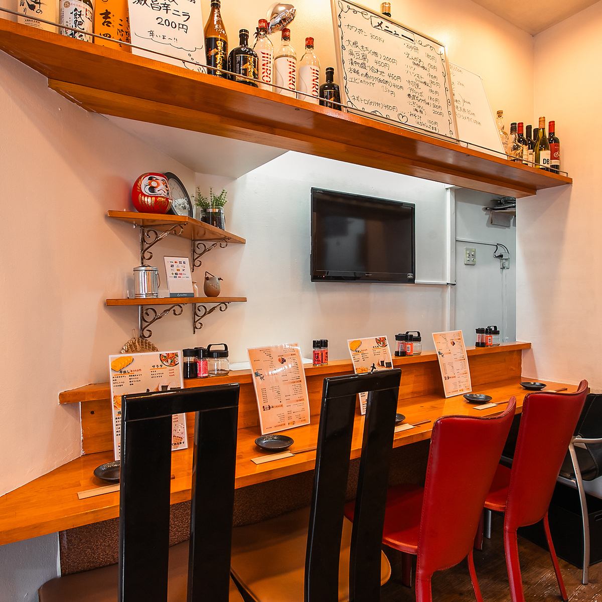 カウンター席をご用意しております。お一人様からご来店ください