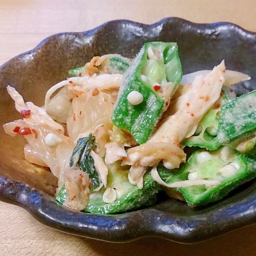 ささみとオクラのキムチマヨ和え