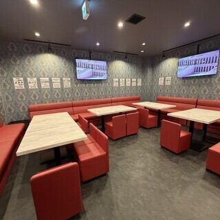 当店では10名様以上から店内貸切のご利用が可能となっています。少人数での落ち着いた集まりから、20名以下の宴会、20名～50名規模のパーティー、さらに50名以上の大人数利用まで、人数や用途に応じて柔軟に対応いたします。周囲を気にせずゆったりと過ごせる貸切空間は、会社のご宴会や打ち上げ、各種イベントにも最適です