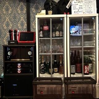 6本のマイク完備、歌と美酒を極めた大人のカラオケ空間