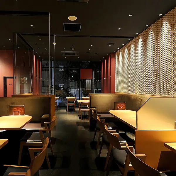 【団体様OK!】ヱビスバー最大級の神楽坂店♪団体・大人数様の宴会はいつでも承ります♪「最大130名様(立食)までOK☆」なので、どんな内容でもご利用頂けます◎◆貸切70名様以上◆お客様のご要望に沿えるよう、全力でおこたえいたします♪どんな些細な事でもお申し付けください★ぜひ、お早目にお問合せ下さいませ♪