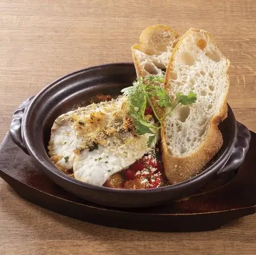夏野菜のアラビアータと鯛のオーブン焼き