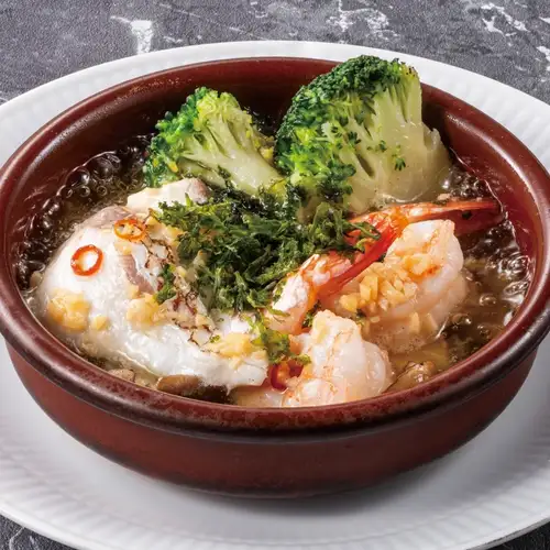 Sea bream and shrimp ajillo