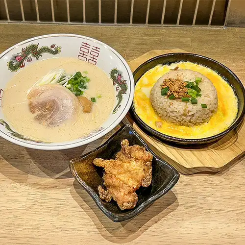 鶏白湯ラーメンと鉄板ガーリックライスセット