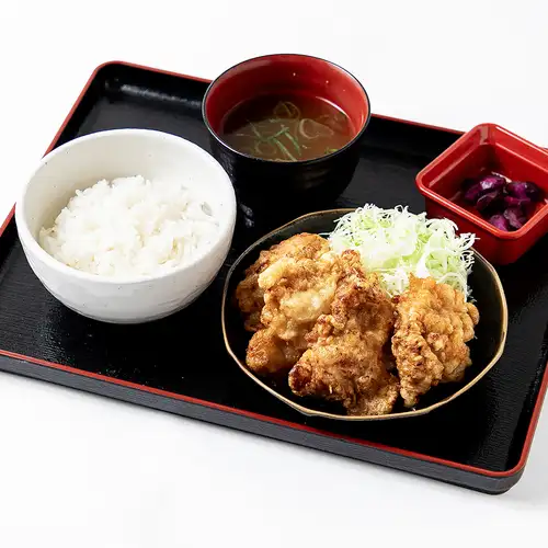 がブリチキン。からあげ定食