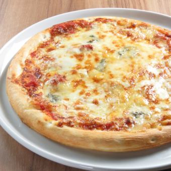 蜂蜜をかけて食べるクワトロフロマッジョ