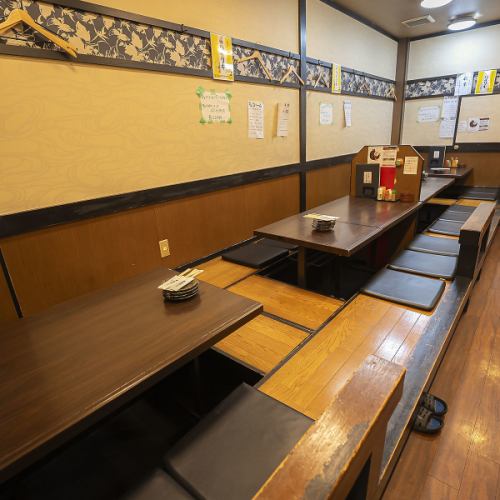 <p>温かく落ち着いた雰囲気が漂う店内は、日常の喧騒を忘れてリラックスできる空間。仕事終わりの気軽な飲み会はもちろん、大切な友人や同僚との親睦を深める場としてもおすすめです。どなたでも立ち寄りやすい心地よい空気感を大切にしており、一日の締めくくりにふさわしい穏やかな時間をお楽しみいただけます。</p>