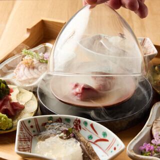 鮪魚和鯖魚。11道菜主廚精選套餐（限食物）