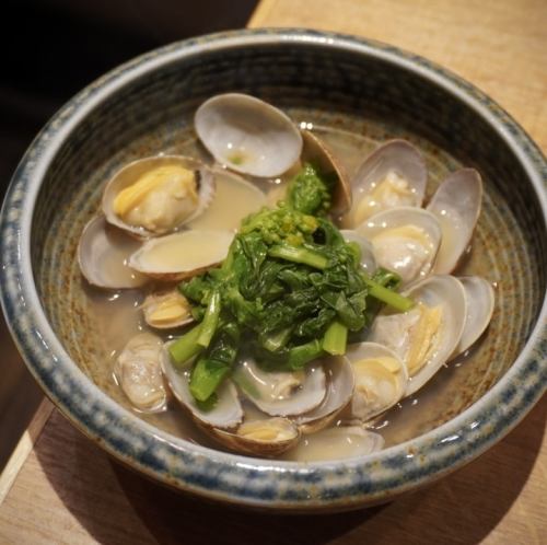 Sake-steamed clams and rape blossoms