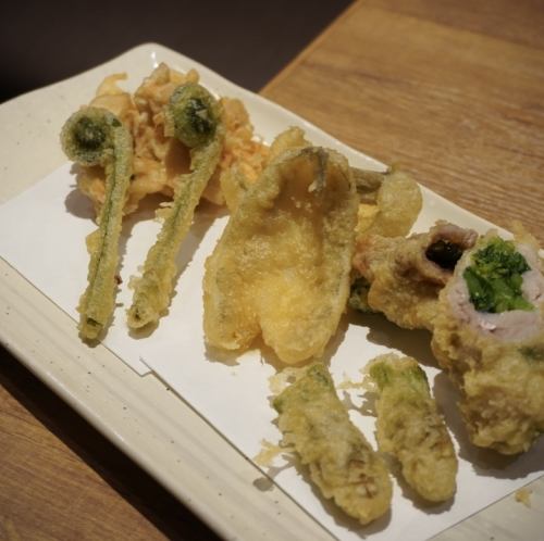 Spring has come! Mountain vegetable tempura platter