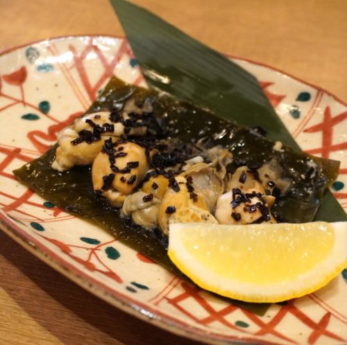 Oysters steamed with kelp
