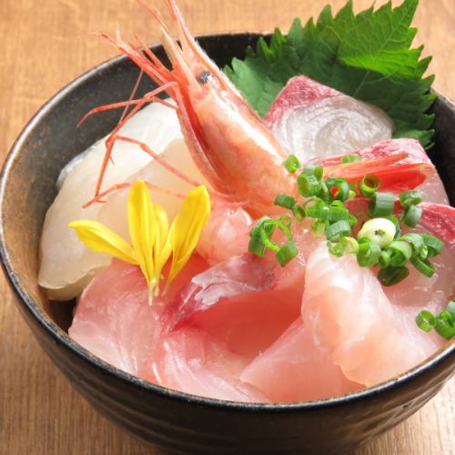 Mini-seafood on bowl