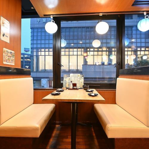 [Window side BOX table seat] You can enjoy your meal while relaxing ☆ Perfect for a variety of occasions such as group parties, drinking parties, girls' nights out, birthday parties, etc. ♪