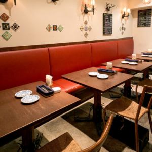 【Table Seating (2 ~ 4 people)】 Birthday meal to celebrate friends and lovers important for memorial meal and small party party, birthday party, also for small party gathering party.A cheerful space reminiscent of the authentic Spanish bar, directs a delightful meal time.