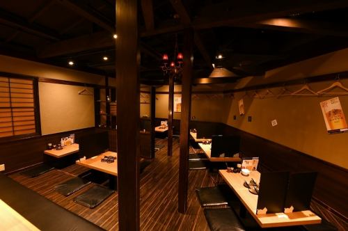 <p>大人数に対応できる広くて大きい席のご用意もございます！会社の忘年会や歓送迎会など、大きな宴会も当店の自慢の焼き鳥でお楽しみください！</p>