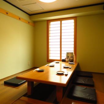 A private room with a sunken kotatsu that can accommodate up to 6 people.