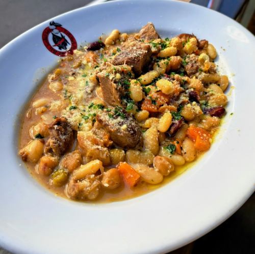 【十二月至一月】皮埃蒙特風味豬舌和豬臉肉,與四種豆類一起用白葡萄酒燉煮(配米飯)