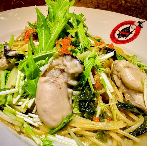 [12月至1月] 蒜香橄欖油義大利麵配牡蠣、水菜和新鮮海藻