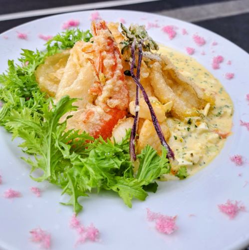 【4月】　海の幸と季節野菜のフリットミスト ～サムシング流タルタルソース～ (ライス付き)