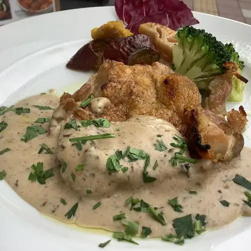 [October] Grilled Chicken Thigh with Truffle-Scented Mushroom Sauce (Served with Rice)