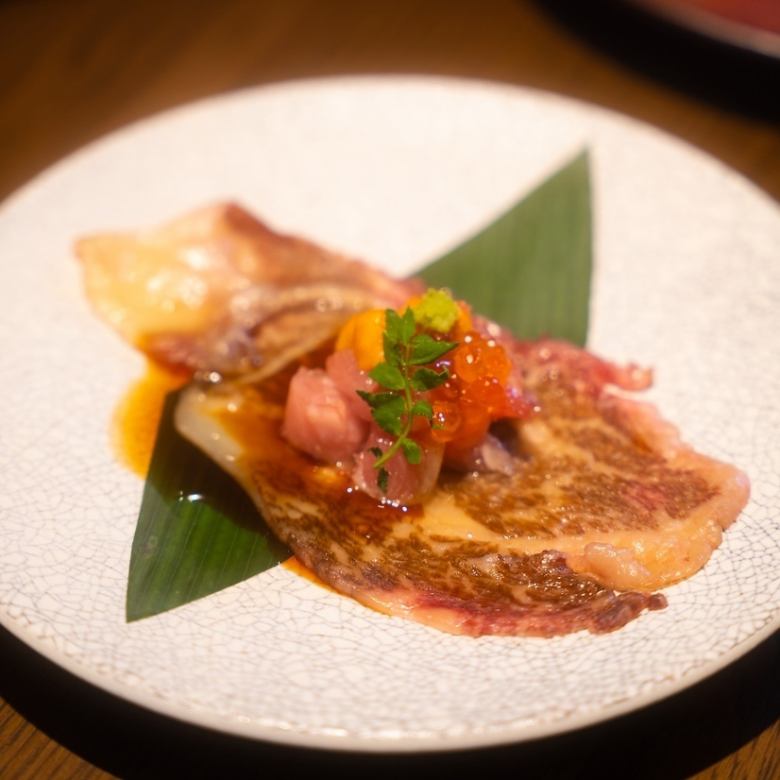 和牛とまぐろの生うに包み