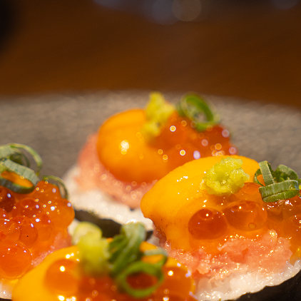 トロたく 生雲丹いくらのせ