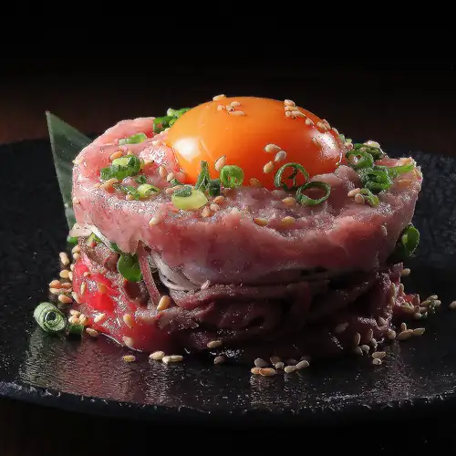 ローストビーフとまぐろのユッケ