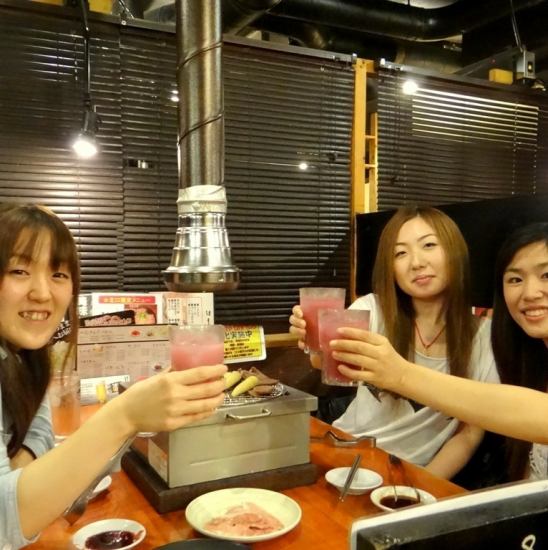 Girls-only gathering with yakiniku ♪ There are plenty of courses and all-you-can-drink that you can enjoy the signboard menu ◎