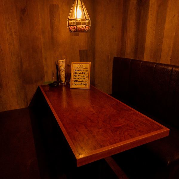 店内chicで雰囲気◎6名様掛けのソファ席ご用意ございます♪ゆったりとしたソファ席で家族団欒や、少人数宴会・女子会など様々な用途でご利用していただけます！