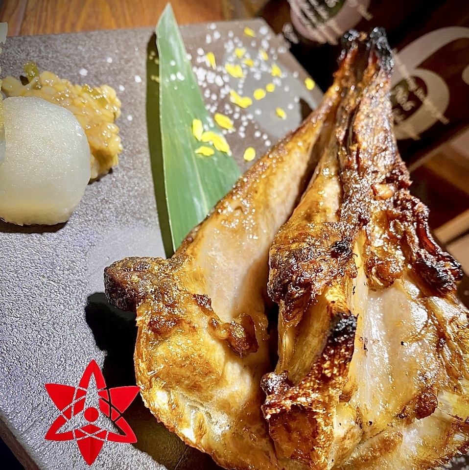 【日本酒と相性抜群】鮮魚の旨みを凝縮◎おすすめは囲炉裏でじっくり調理の原始焼き！