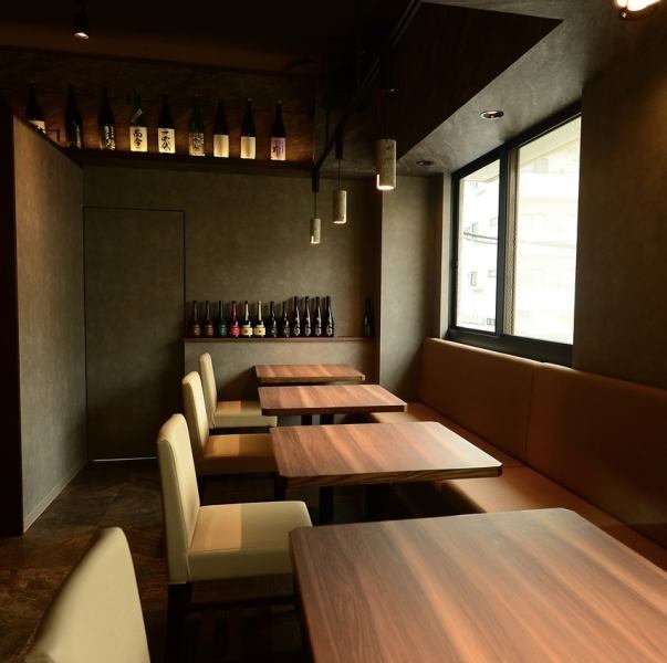 ◆久茂地3丁目にOPEN！15時～営業中◆モノレール県庁前駅や美栄橋駅から徒歩10分以内と駅チカで好立地の当店。全国各地から取り寄せた旬な食材や鮮度にこだわったお魚を使った逸品をご堪能いただけます◎国際通りからも近く、観光のお客様はもちろん地元の方にもアクセス抜群★落ち着いた店内でゆっくりとお寛ぎください◎