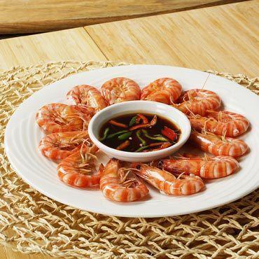 Boiled shrimp with head