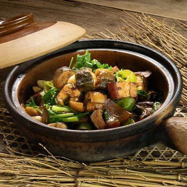 Braised eel in clay pot