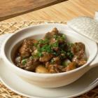 Bone-in meat in clay pot with rice flour flat noodles