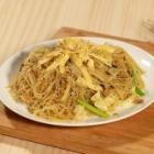 Curry-flavored fried rice noodles