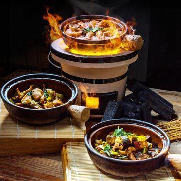 Salt-grilled shrimp in clay pot