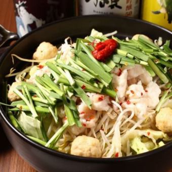 [2 hours of all-you-can-drink included] Recommended for welcome and farewell parties! Our proud chicken offal hot pot course (7 dishes in total) for banquets, girls' night out, welcome and farewell parties