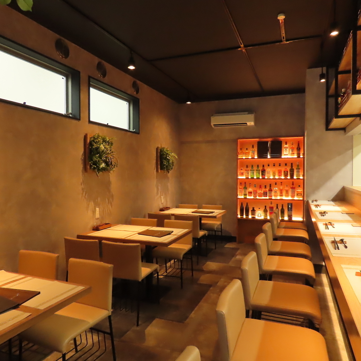 産直食材を熟練の技で創作料理に。銘酒とのペアリングを嗜む、洗練された大人の隠れ家