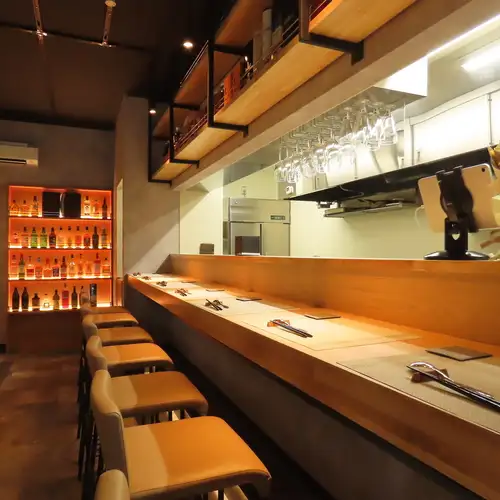 A prime seat for relaxing comfortably.Perfect for dates or drinking alone!