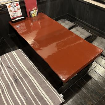 5名様~8名様までご利用可能な掘りごたつ席です♪