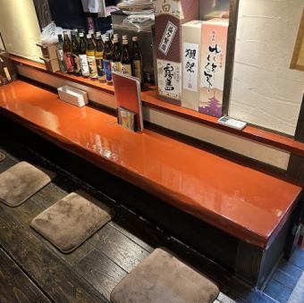 カウンター席から調理風景を見ることも可能です♪